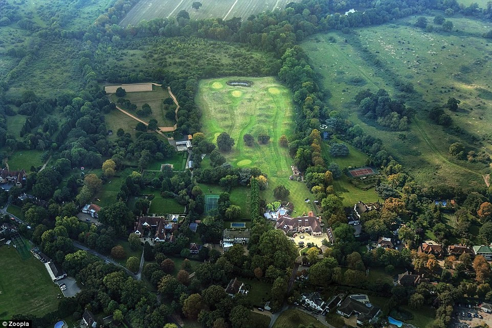  Siêu biệt thự sở hữu sân golf riêng ở Anh