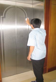  Các bước tiến hành vệ sinh thang máy
